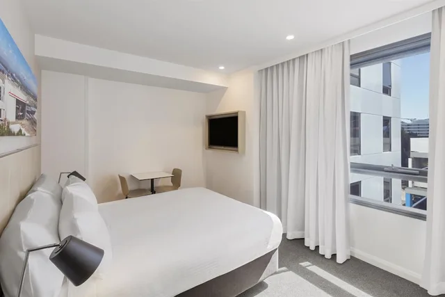 غرفة قياسية بسرير كوين، Travelodge Hotel Sydney Airport 3/5
