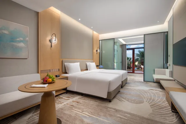 Standard, Crowne Plaza Zhoushan Seaview 2/3