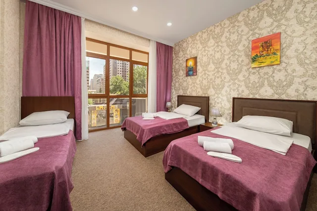 غرفة سوبيريور ثلاثية بسرير كوين وسرير فردي، Amea Baku Hotel 1/2