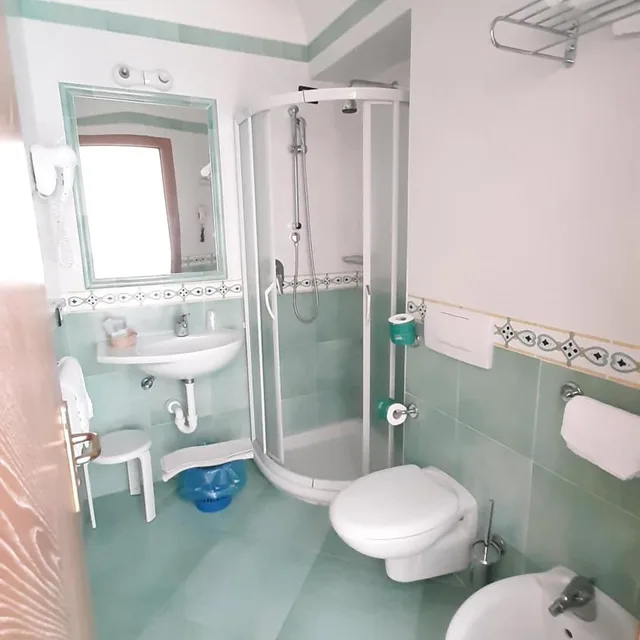 غرفة ثلاثية، Albatros Hotel 4/7