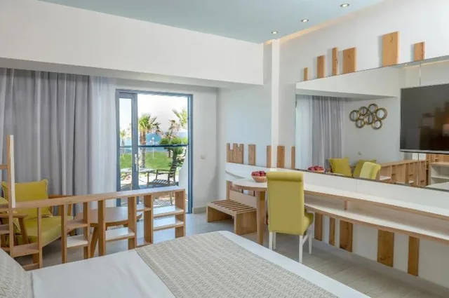 Junior Suite, Double Bed, Sea Front، Lyttos Beach Hotel 5/7