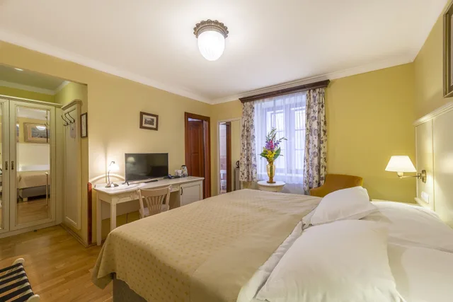 Room, Double Bed, Cerny Slon 2/10