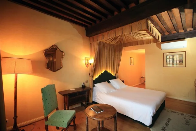غرفة رومانسية بسرير كينج، La Maison Des Consuls 1/5
