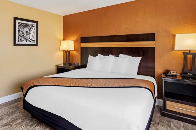 غرفة بسرير كوين، Aiden by Best Western Newark Airport 2/3