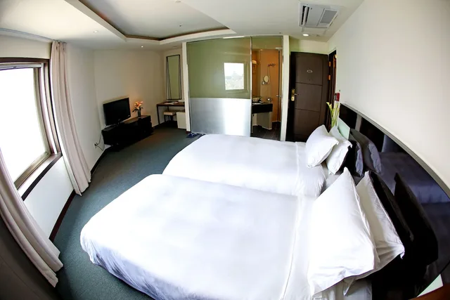 غرفة سوبيريور بسريرين منفصلين بإطلالة على المدينة، The Riverside Hotel 2/5