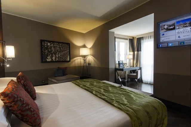 جناح جونيور، Rome Times Hotel 1/6