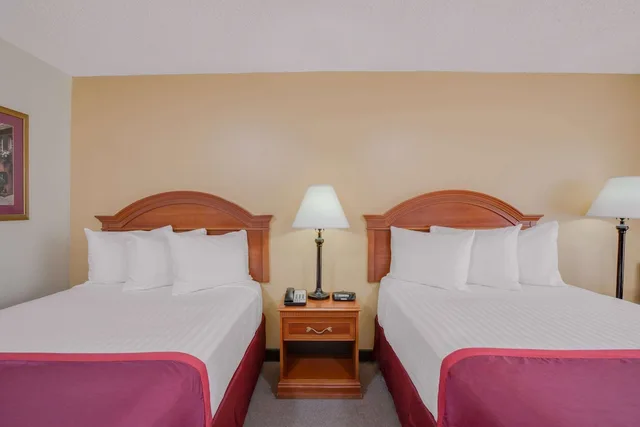 Room, 2 Double Beds, Days Inn by Wyndham Asheville West 4/8