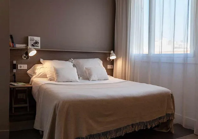 غرفة قياسية مفردة، Hotel Sixties 1/2