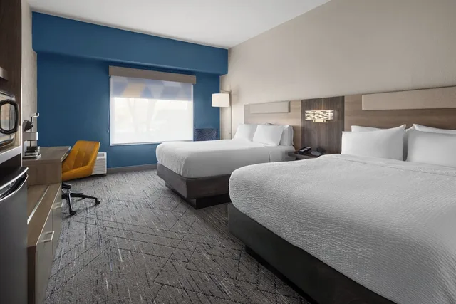 غرفة قياسية بسرير كينج لذوي الإعاقة، Holiday Inn Express Tifton 2/6