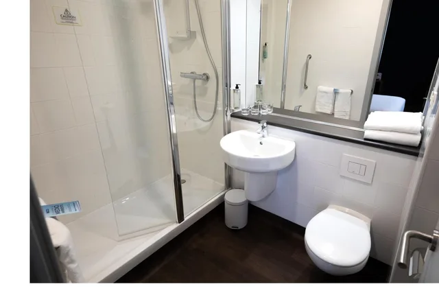 غرفة عائلية بسرير مزدوج مع أريكة، Travelodge Madrid Metropolitano 5/6