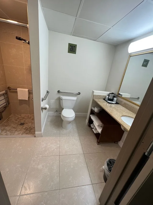 غرفة بسرير كينج لذوي الإعاقة، Quality Inn Seekonk-Providence 8/8