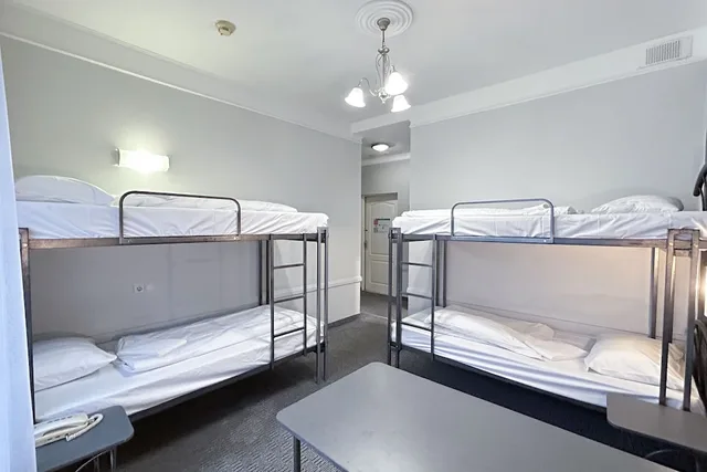 غرفة قياسية رباعية بأسرّة بطابقين، Slokas Ok Hotel 2/5