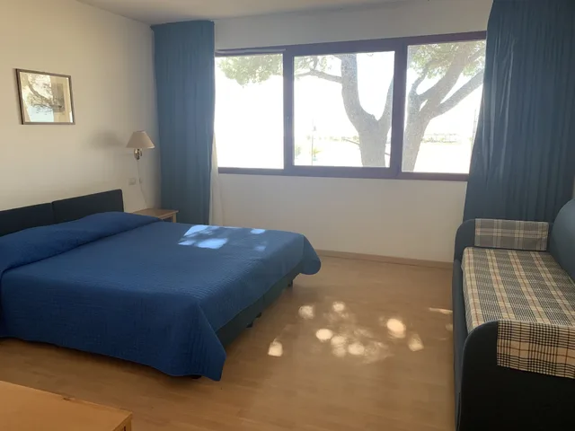 1 Bedroom, Family Suite, 1 Double and 1 Single Bed, Murphy Bed, Beach Front, 2 Sofa, Terrace، Nauthotel Porto San Vito 1/2