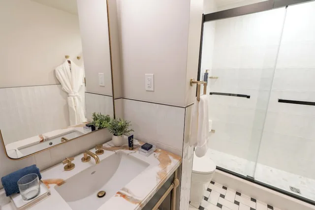 Hilltop, Classic, King Bed، Georgetown University Hotel and Conference Center 4/4