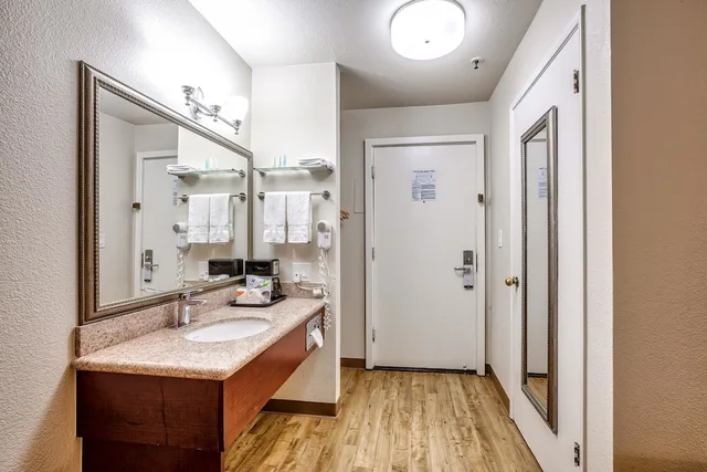 غرفة قياسية بسرير كينج، Quality Inn near Six Flags Discovery Kingdom - Napa Valley 6/6