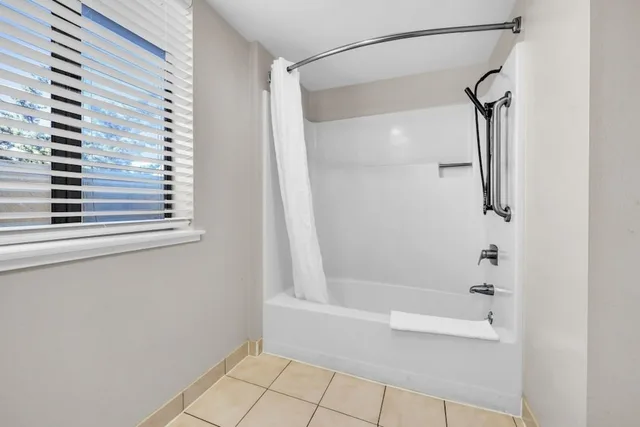 غرفة قياسية بسريرين كوين، Hotel Bay Breeze 9/10