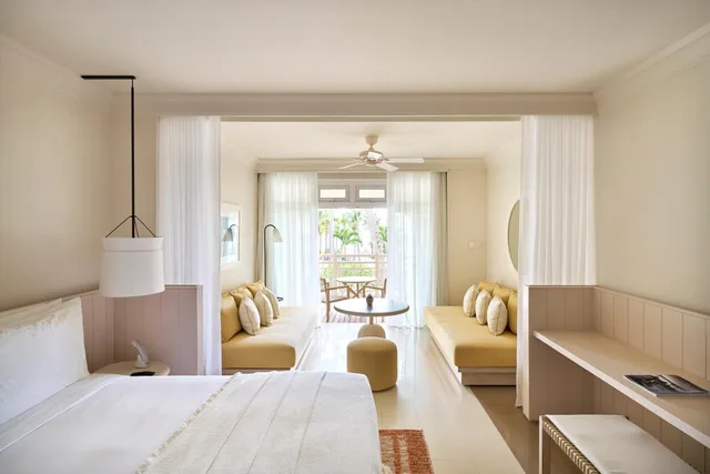جناح جونيور بإطلالة على الشاطئ، LUX Belle Mare Resort and Villas 1/4