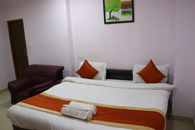 غرفة ديلوكس بسرير مزدوج، Hotel Sarweshwary 1/6