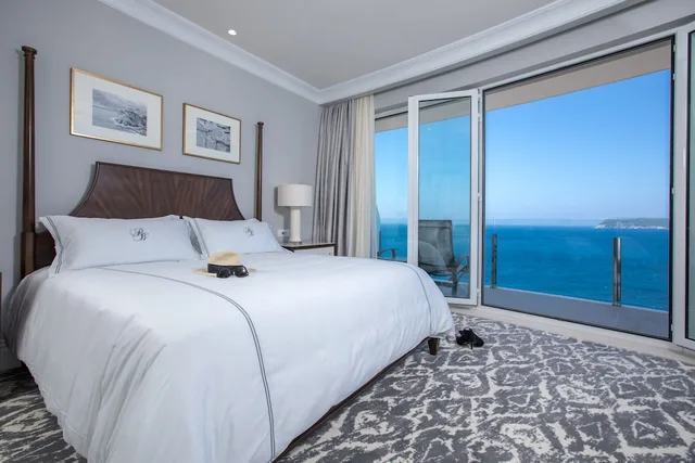 غرفة ديلوكس بسرير كينج بإطلالة على البحر بشرفة، Royal Blue Hotel 5/9