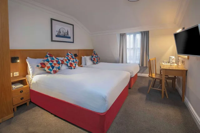 لوفت قياسي بسرير مزدوج وسرير فردي، Queensway Hotel, Sure Hotel Collection by Best Western 1/3