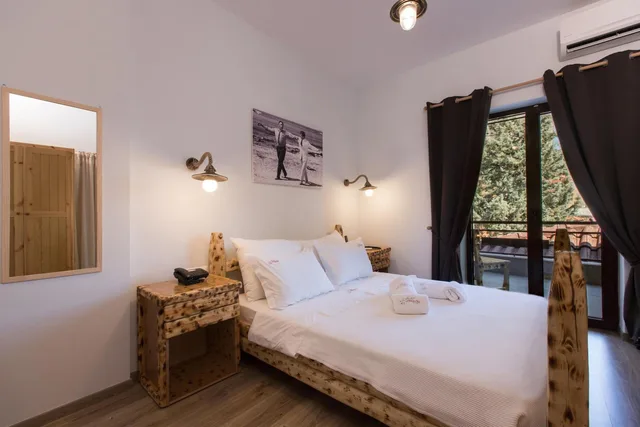 Premium, Queen Bed, Theatro Hotel Odysseon 2/4