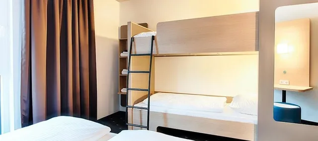 غرفة رباعية بسريرين منفصلين وسرير بطابقين، B&B Hotel Rostock City-West 5/5