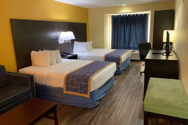 استوديو بسريرين كوين، Days Inn And Suites By Wyndham Tampa Raymond James Stadium 1/3