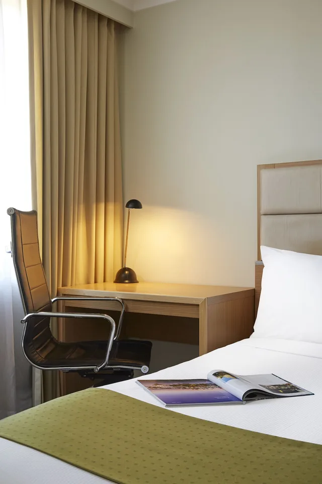 غرفة قياسية بسريرين منفصلين لذوي الإعاقة، Holiday Inn Parramatta 6/7