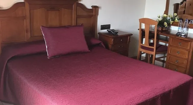 غرفة بسريرين منفصلين بشرفة، HOTEL ALFONSO VIII 3/3