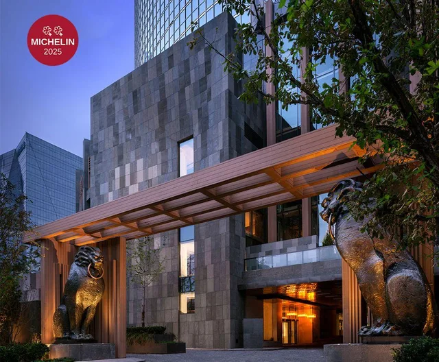 غرفة بريميير بسرير مزدوج أو سريرين منفصلين، Rosewood Beijing 1/1
