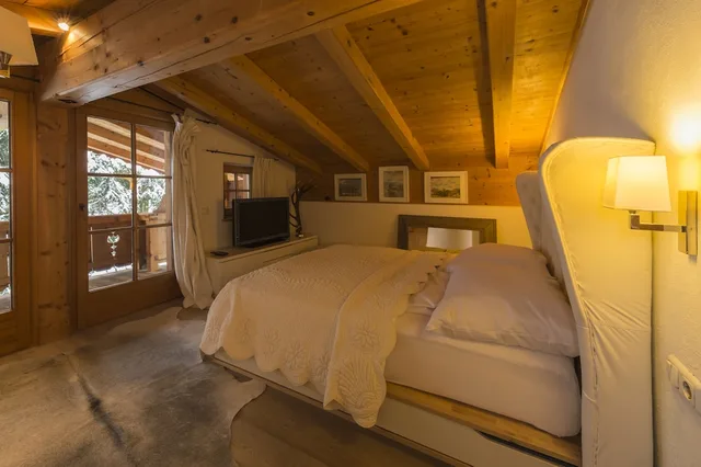 شاليه ديلوكس بخمسة أسرّة بإطلالة على الجبل بـ5 غرف نوم، Chalet Valerie 2/5