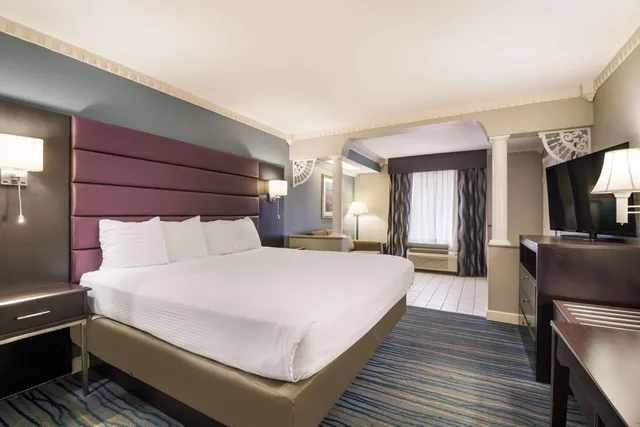 جناح بسرير كينج بحوض جاكوزي، Best Western Inn Winchester 1/2