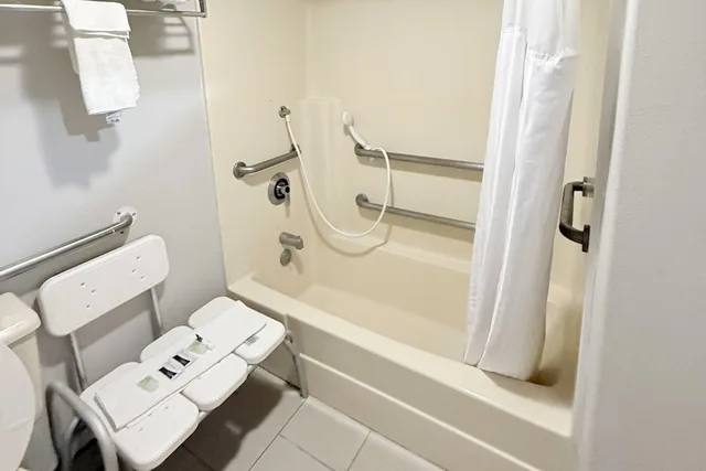 غرفة بسرير كوين لذوي الإعاقة، Rodeway Inn Winnemucca NV 3/6