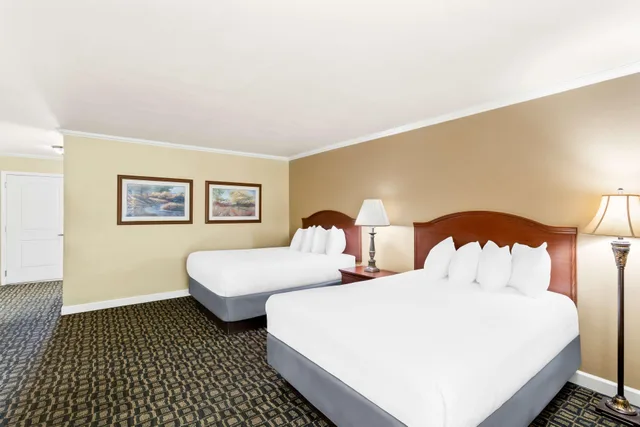 جناح بسريرين كوين، Best Western Miner's Inn 1/2