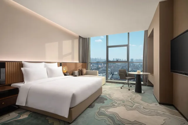 Standard, King Bed, Novotel Lianyungang Haizhou 1/2