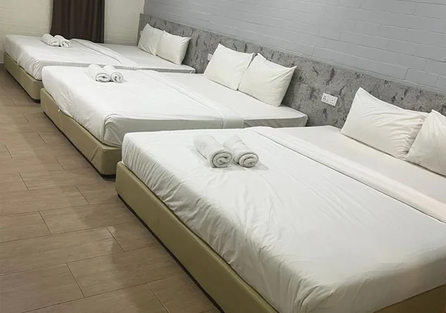 Superior, 3 King Beds, Pool View, Dlima Beach Inn 4/6