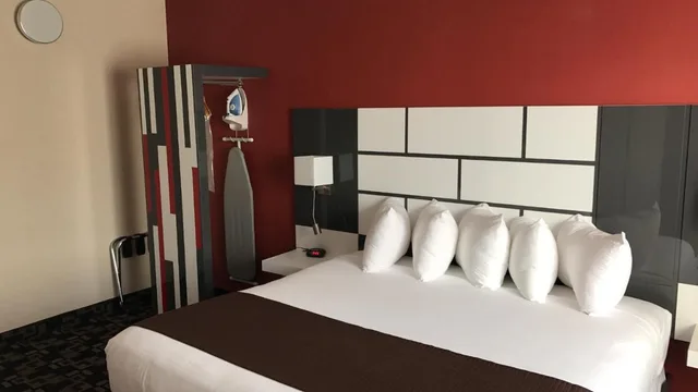 جناح بسرير كينج بجاكوزي، Baymont by Wyndham Medicine Hat 3/10