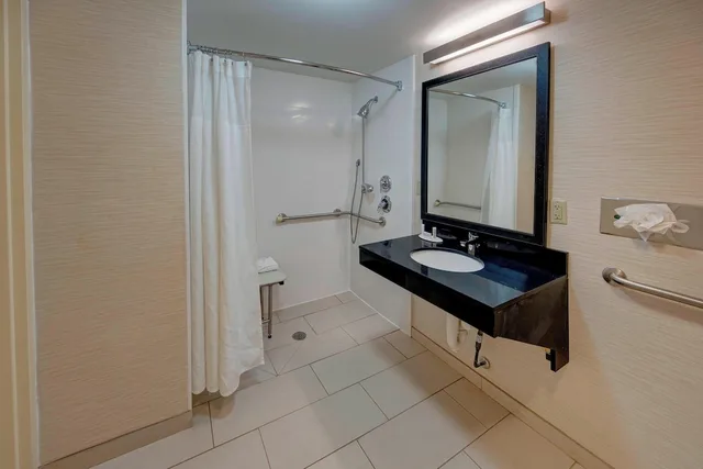 استوديو بسرير كينج مع أريكة لذوي الإعاقة، Fairfield Inn Suites By Marriott Near Universal Orlando 2/2
