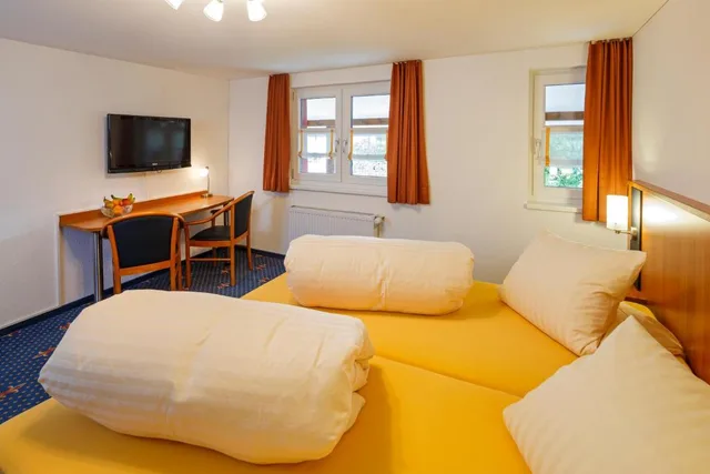 Room, Double Bed, Village View، Historische Residenz Lindeneck 4/5