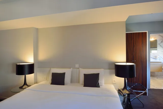 Deluxe, Queen Bed, Hotel Retro 3/9