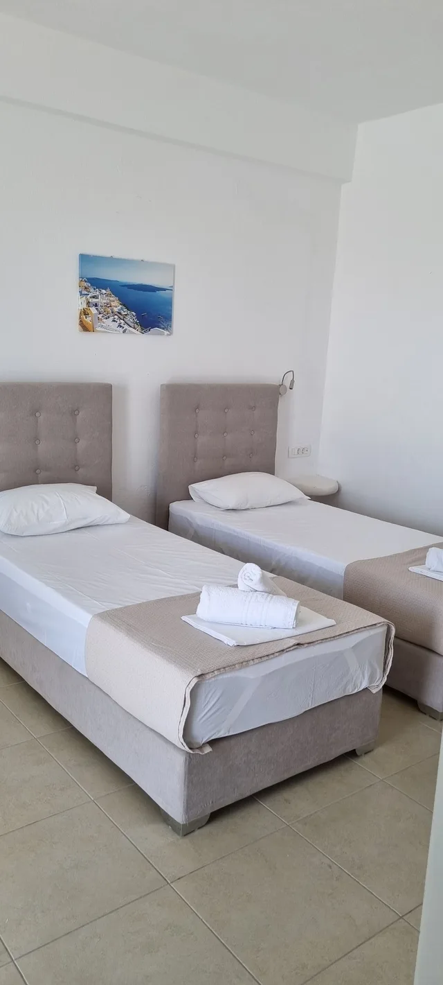 غرفة سوبيريور رباعية بسرير مزدوج وسريرين منفصلين، Thira S Dolphin Hotel 1/10