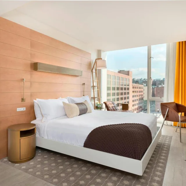 Room, King Bed, Partial Water View، The Envoy Hotel, Autograph Collection 4/10