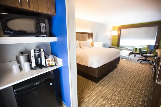 غرفة قياسية بسرير كينج، Holiday Inn Express Suites Greenville S Piedmont 2/2