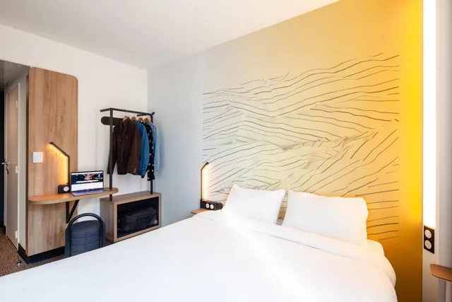 غرفة ثلاثية بسرير مزدوج، B&B HOTEL Paris Porte de Bagnolet 1/1