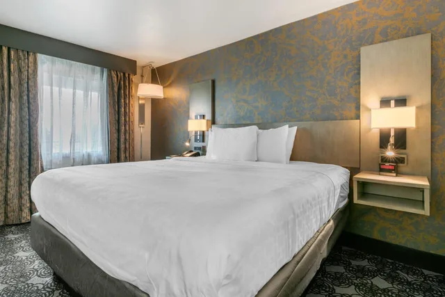 غرفة خارجية بسرير كينج، Clarion Inn Murfreesboro 1/5