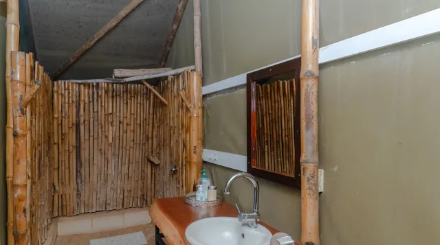 Safari, Tent, Queen Bed, Large، Crocodile Bridge Safari Lodge 4/5