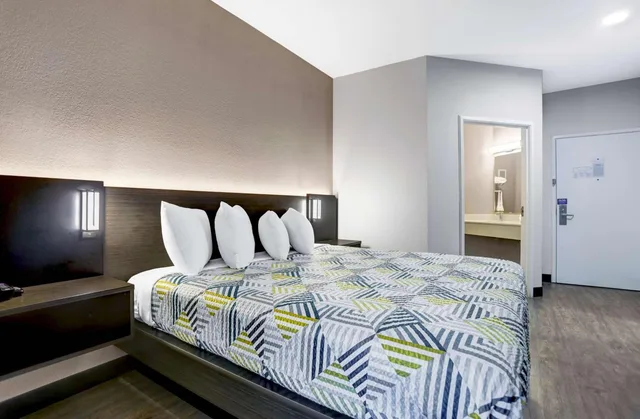 غرفة بسرير كينج، Motel6 Weatherford, TX 2/10