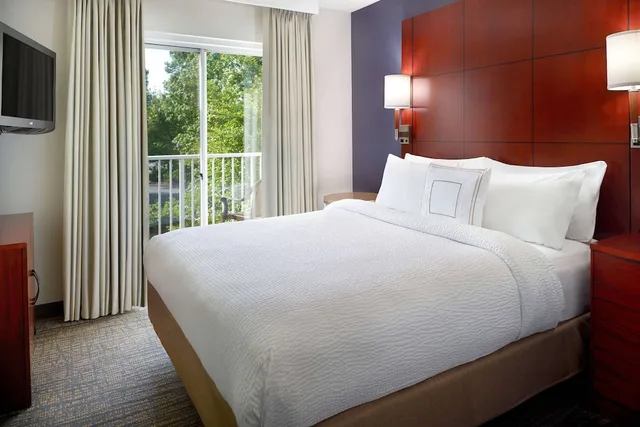 جناح بسريرين كوين بشرفة بغرفتي نوم مع أريكة، Sonesta Es Suites Atlanta Alpharetta Windward 1/2