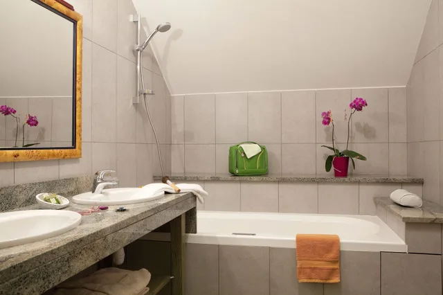 غرفة سوبيريور بسرير مزدوج، HOTEL DU COMMERCE 1/2