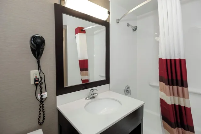 جناح بسريرين كوين بإطلالة على البحيرة لذوي الإعاقة، Red Roof Inn & Suites Newburgh - Stewart Airport/ West Point 5/10